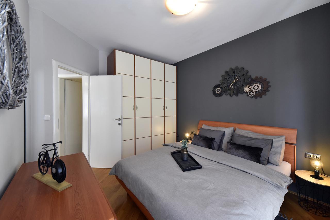 Old Clock Apartment Загреб Екстериор снимка